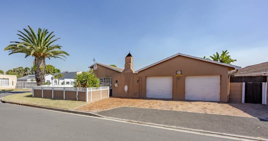 5 Bedroom Property for Sale in Bothasig Western Cape